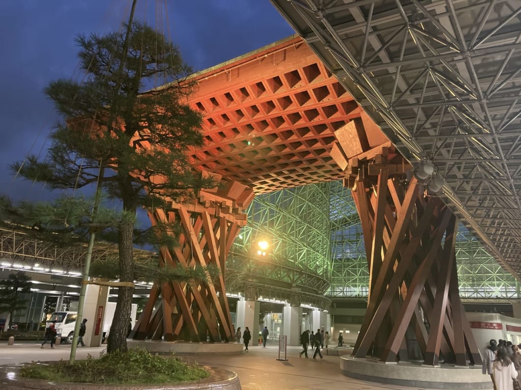 金沢駅　鼓門