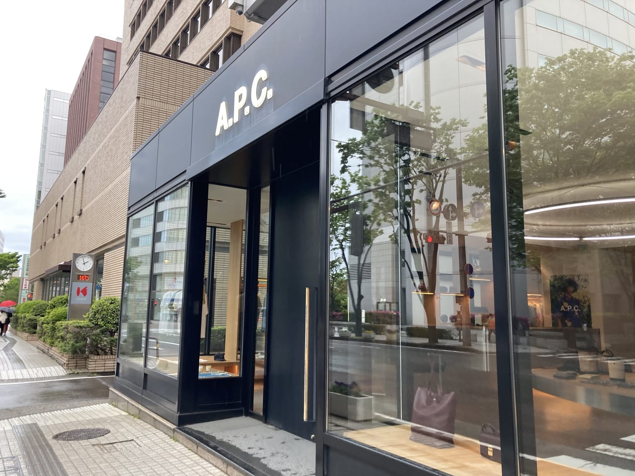 金沢市 シンプルなブラックの外観が印象的なa P C アー ペー セー 金沢店に行ってきました 号外net 金沢市