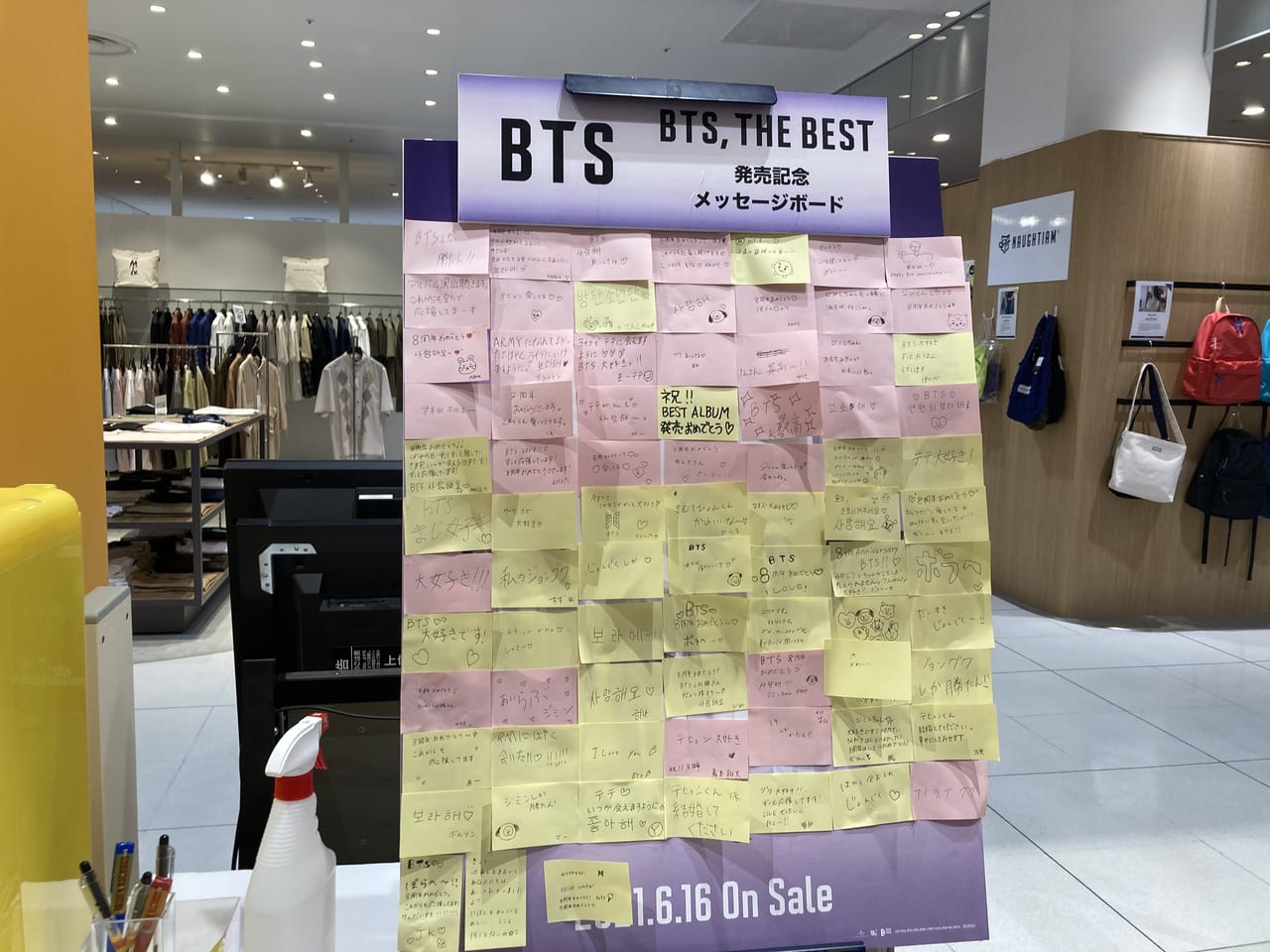 金沢市 Btsのベストアルバム発売を記念してメッセージボードが登場 盛り上がりを見せています 号外net 金沢市