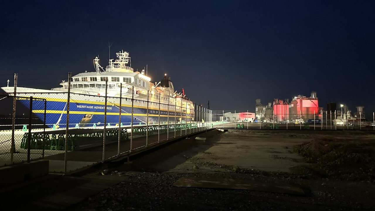 クルーズターミナルライトアップ