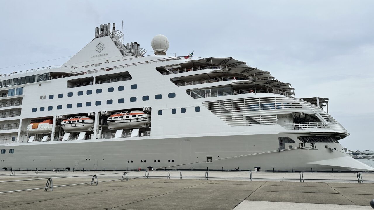 金沢港クルーズターミナル