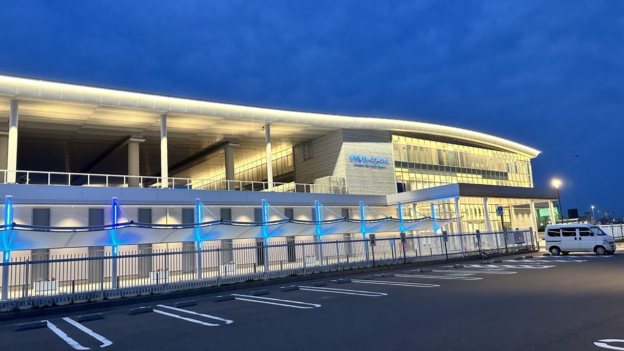 クルーズターミナルライトアップ